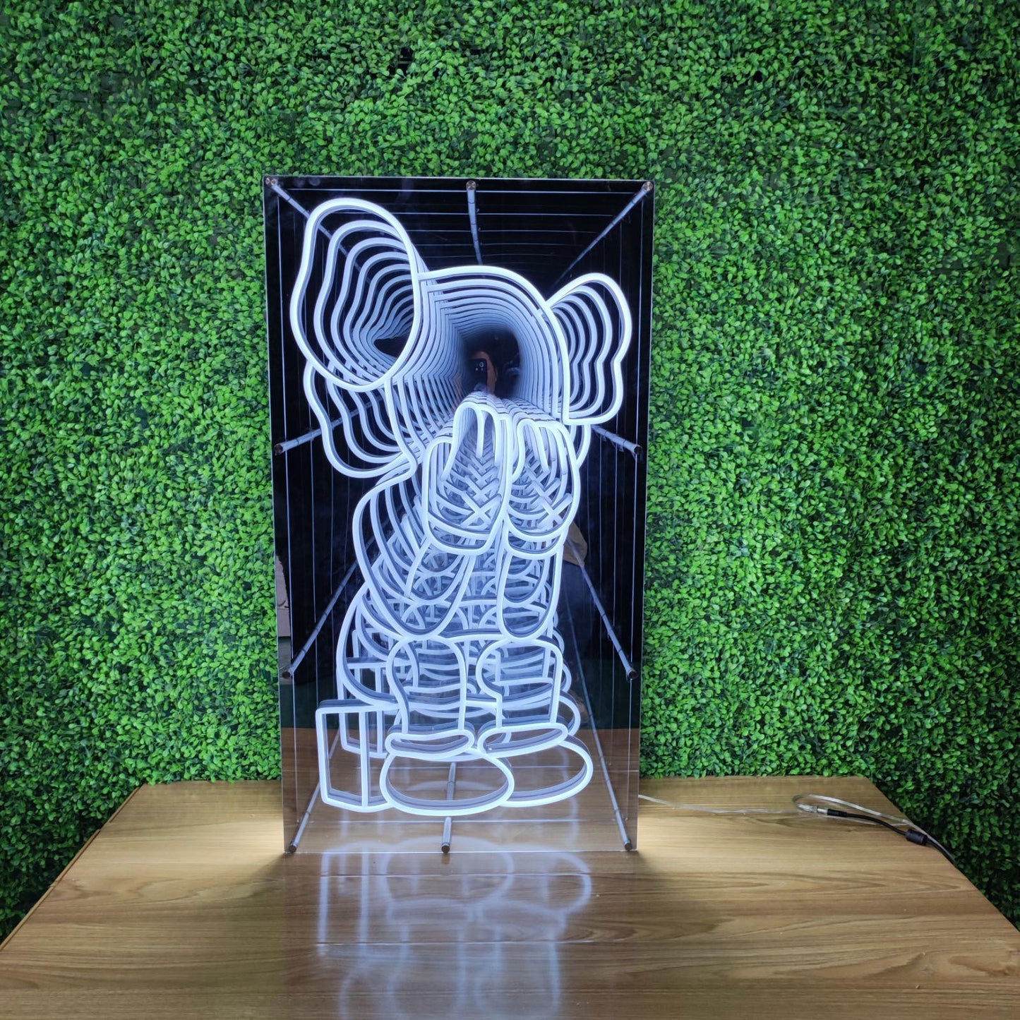 Led neon sign - Led neon bord - op maat gemaakt - custom - Spiegel - figuur - Clubbing led neon sign